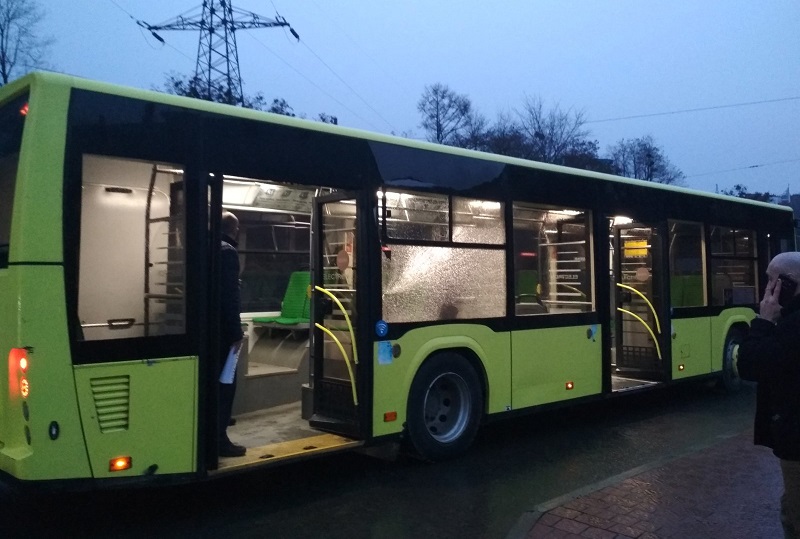 Жінка, яка впала в салоні автобуса, відсудила компенсацію у львівського перевізника