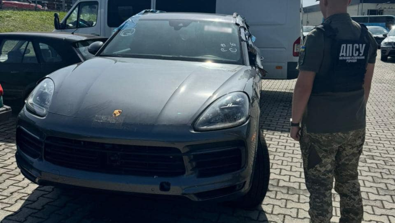 На Львівщині судили чоловіка за ввезення Porsche Cayenne під виглядом допомоги для ЗСУ