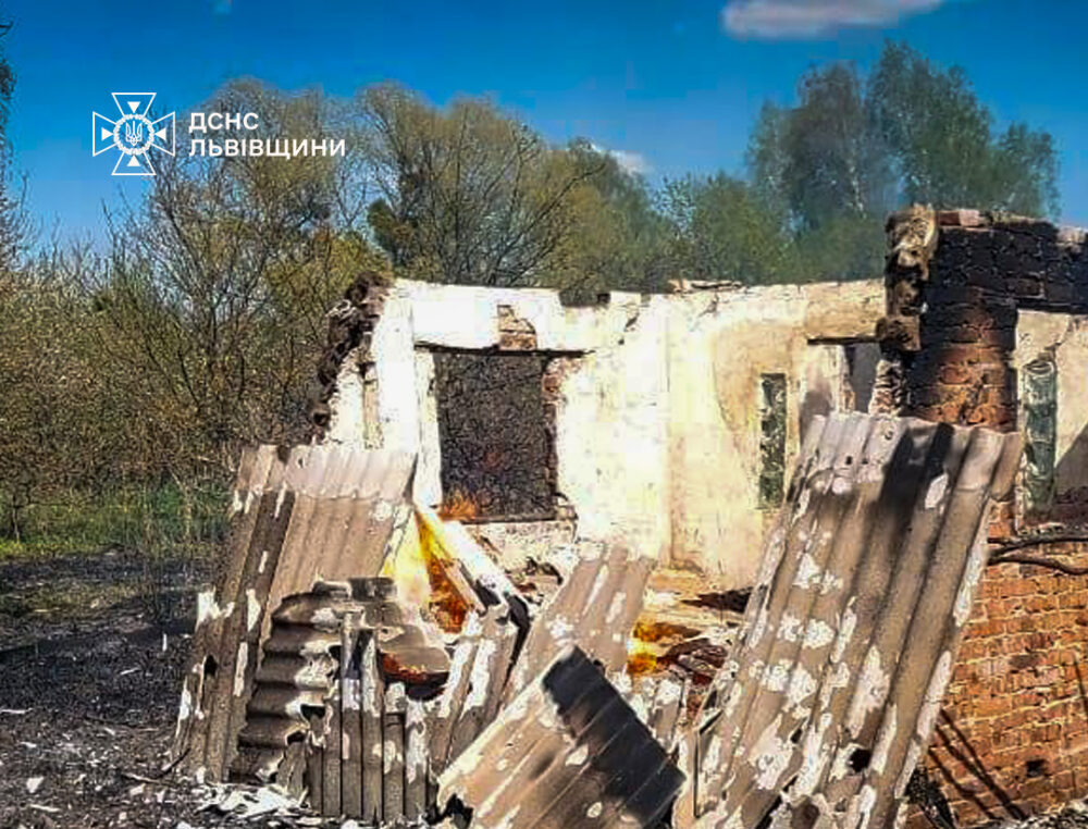 11 дачних будинків згоріли у селі на Львівщині