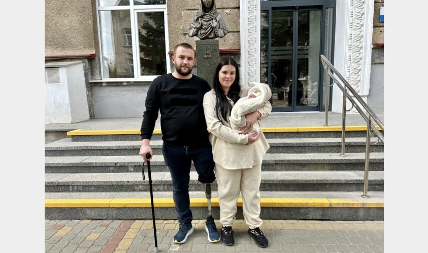 Ветеран зі Львова, який втратив ногу на фронті, став батьком