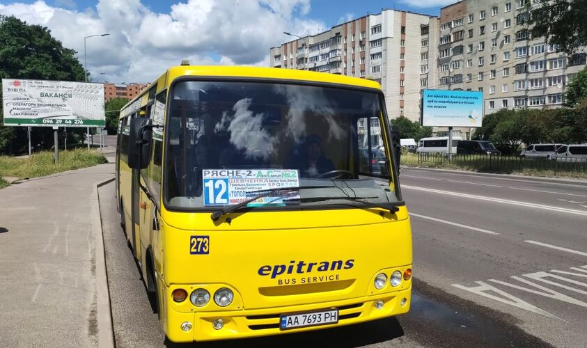 14 водіїв львівських маршруток покарали за хамство та куріння за кермом