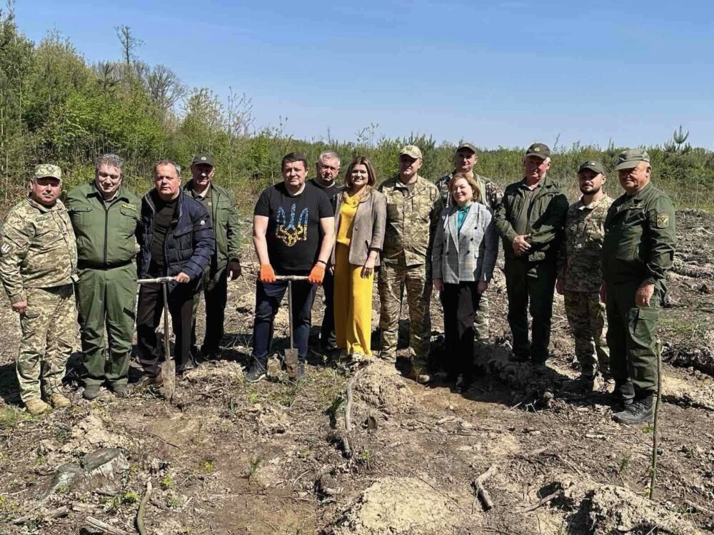 На Львівщині висадили дуби з батьківщини Тараса Шевченка