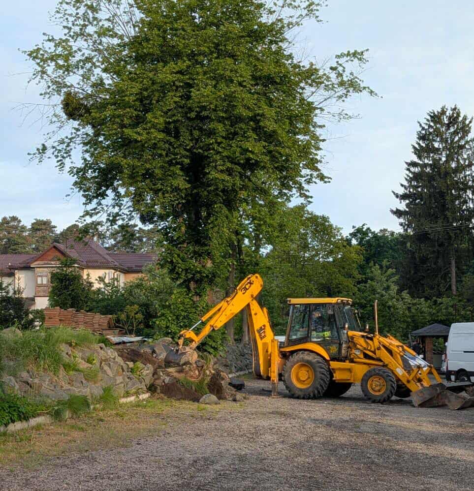 Демонтаж огорожі біля Брюховицького озера поблизу Львова. Фоторепортаж ...