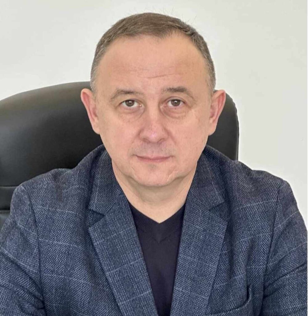 Заступник голови Львівської податкової їздить на авто, яке належить його родичці