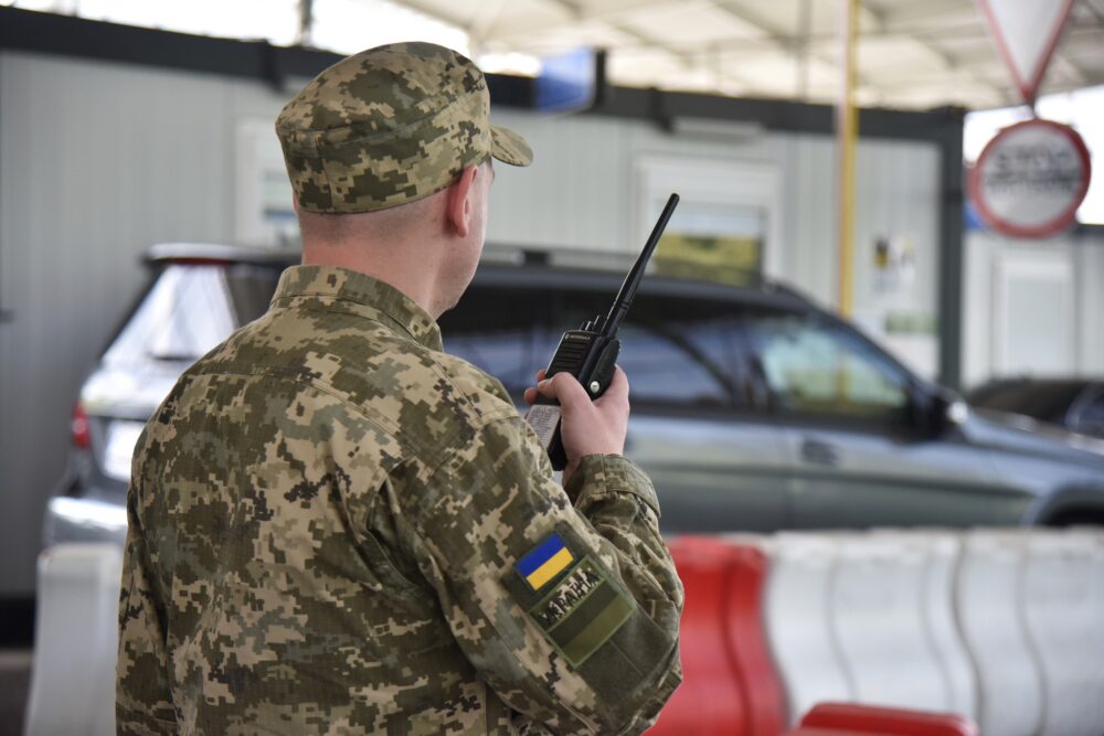 Львівські прикордонники виявили авто, викрадене у Швеції
