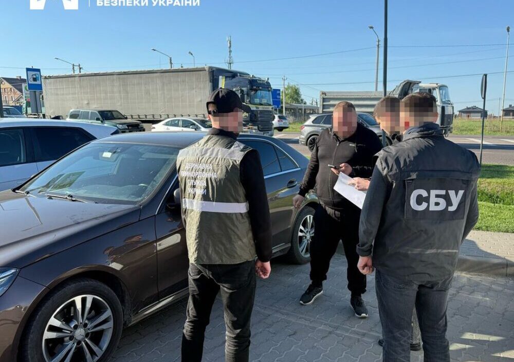На Львівщині викрили злочинну групу, яка ввезла в Україну 30 авто під виглядом допомоги ЗСУ