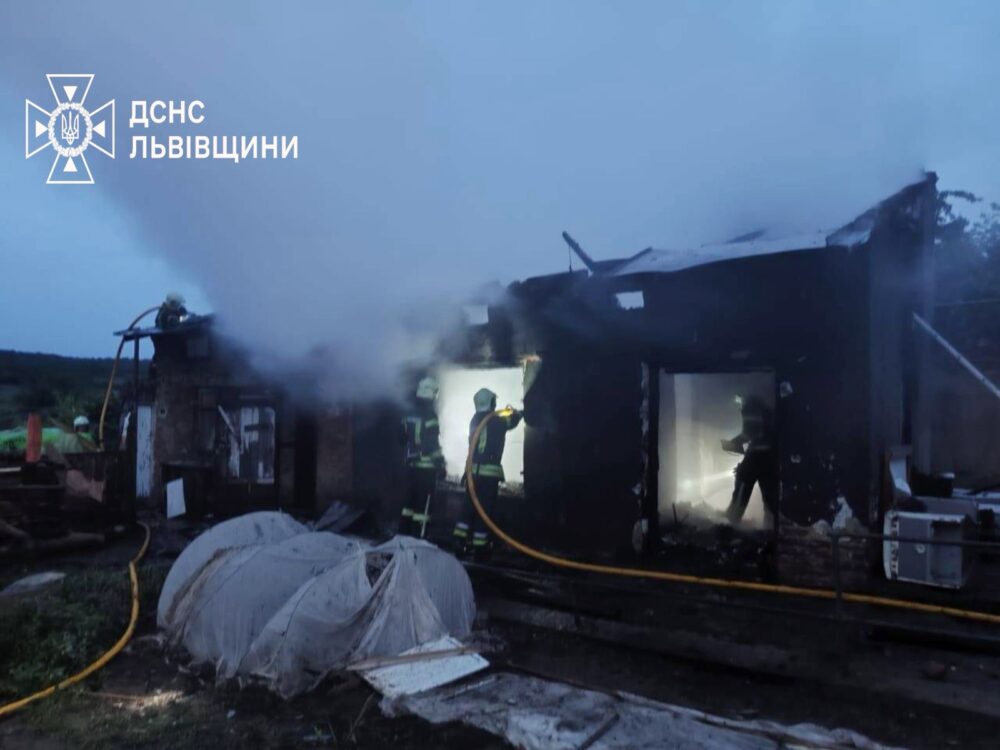 Під час гасіння пожежі на Львівщині рятувальники виявили тіло людини