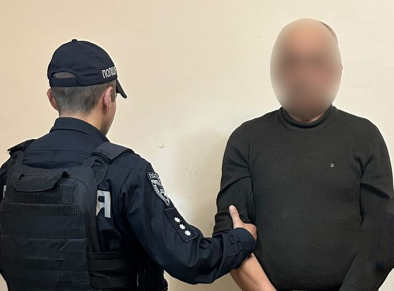 П’яний пенсіонер у Львові накинувся з ножем на сусідів
