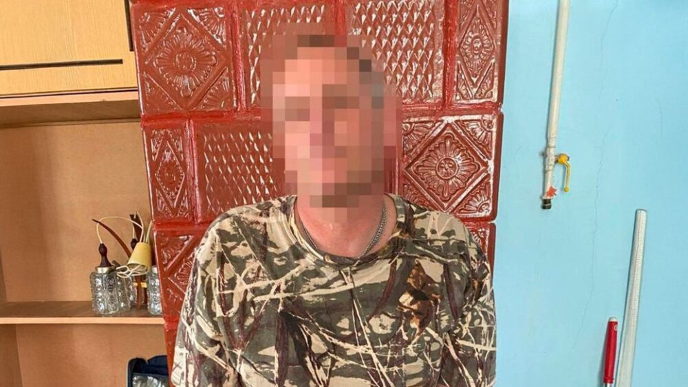 На Львівщині судили таксиста, який продавав наркотики та зберігав зброю