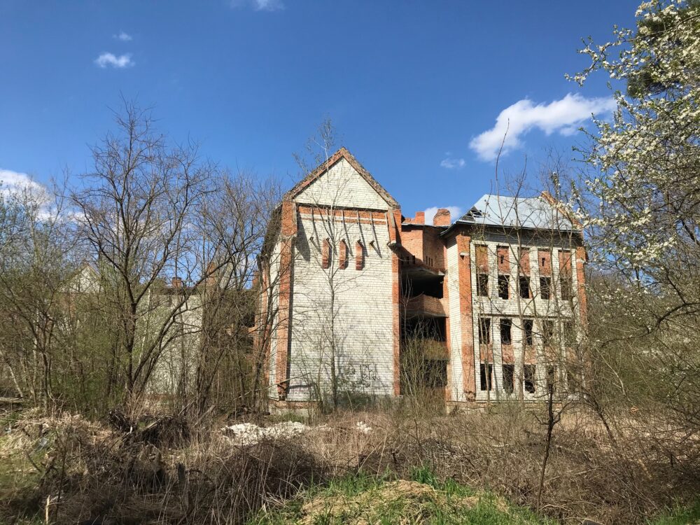 Громаді Львова повернуть землі під забудову території колишньої школи у Брюховичах