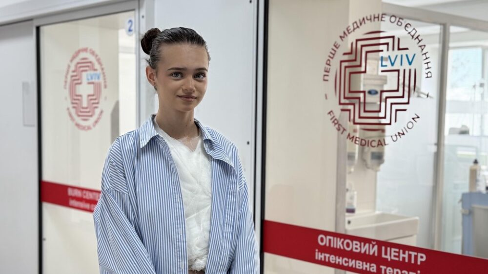 Львівські медики прооперували дівчину з опіками 25% тіла