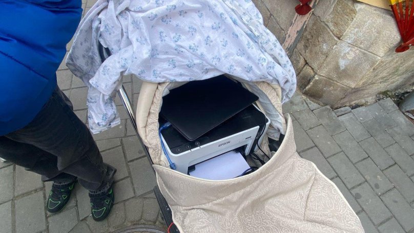 У Львові судили школяра, який заховав техніку у дитячий візок і надавав фотопослуги