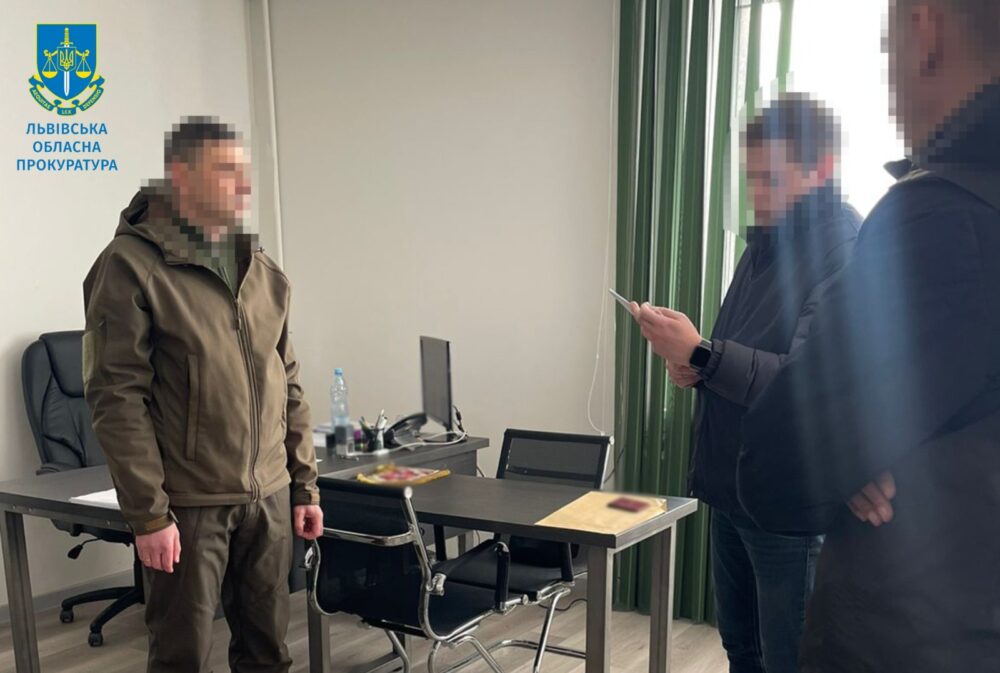 На Львівщині затримали посадовців, які допомогали призовникам отримати фіктивну інвалідність