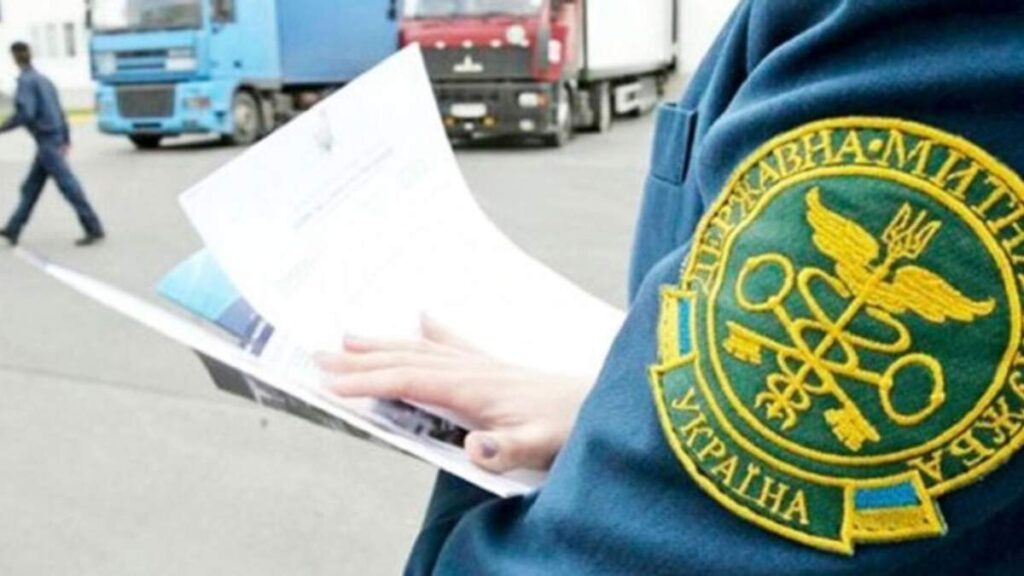 Дружина головного кадровика Львівської митниці заробила за рік понад 6,5 млн грн