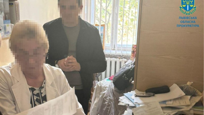 Львівську лікарку, яку затримали на хабарі, засудили на 3 роки тюрми з конфіскацією майна