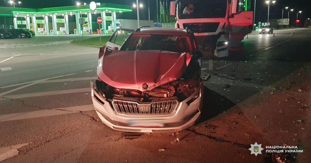 Внаслідок аварії з вантажівкою на Львівщині водійка потрапила у реанімацію