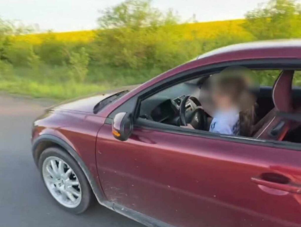 На Львівщині судили батька, який посадив за кермо 8-річну доньку