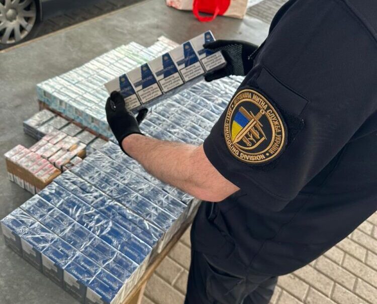 Львівські митники викрили контрабанду білоруських сигарет