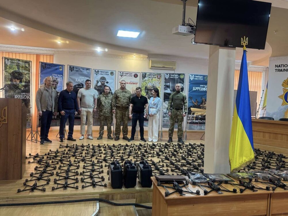 Зі Львівщини на фронт передали чергову партію дронів та тепловізорів