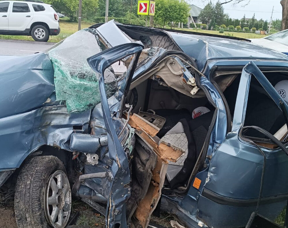 26-річний водій легковика на Львівщині врізався в дерево