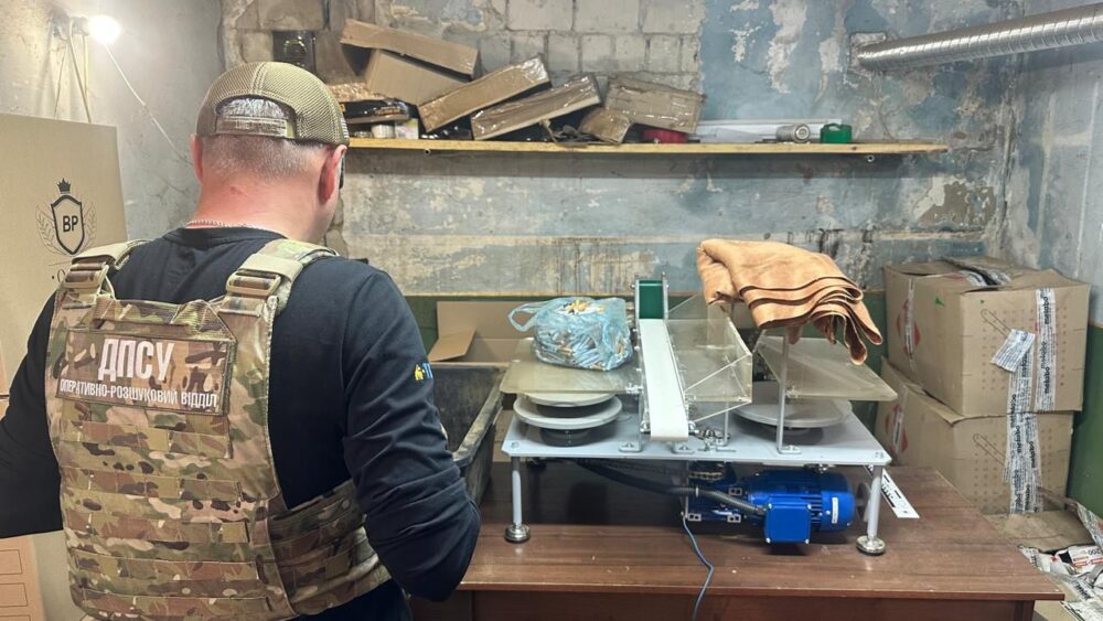 На Львівщині викрили підпільне виробництво фальсифікованих цигарок