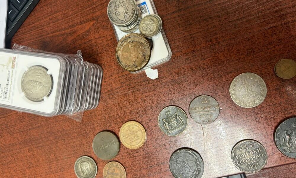 Львівські прикордонники виявили у водія 35 старовинних російських монет