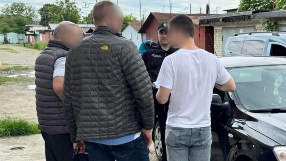 Поліція затримала подружжя зі Львівщини за торгівлю нарковмісними таблетками