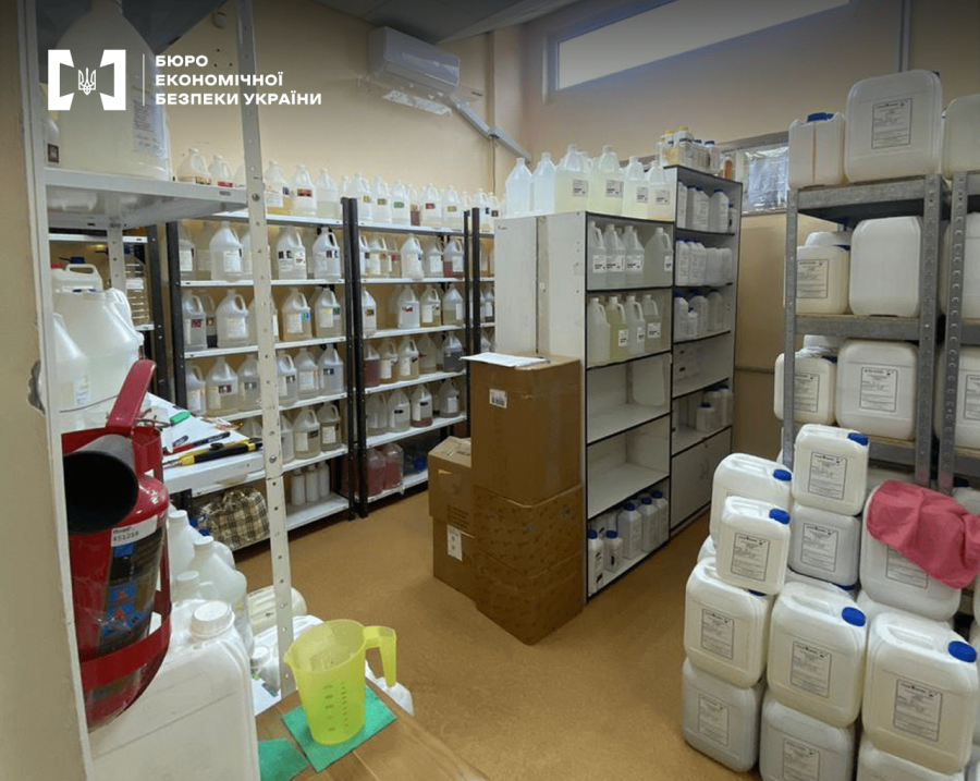 На Львівщині викрили нелегальний цех із виробництва електронних сигарет