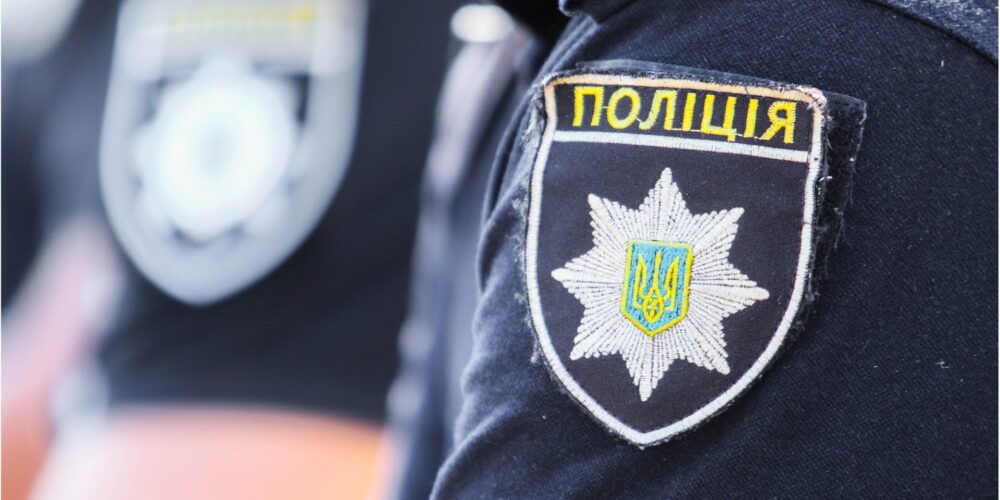 Мешканець Львівщини сплатить штраф за рекламу б’юті послуг з поліцейською символікою