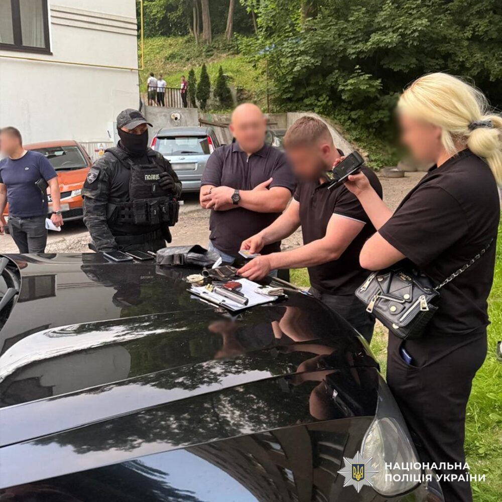 На хабарі 4 тисячі доларів затримали полковника судової охорони Львівщини