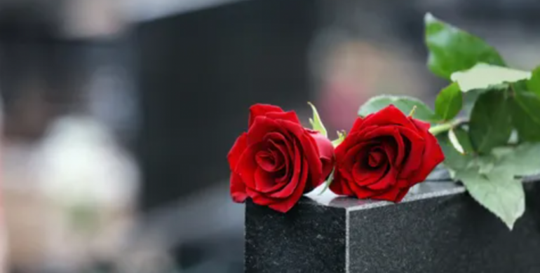 На Львівщині судили чоловіка, який вкрав квіти з могили