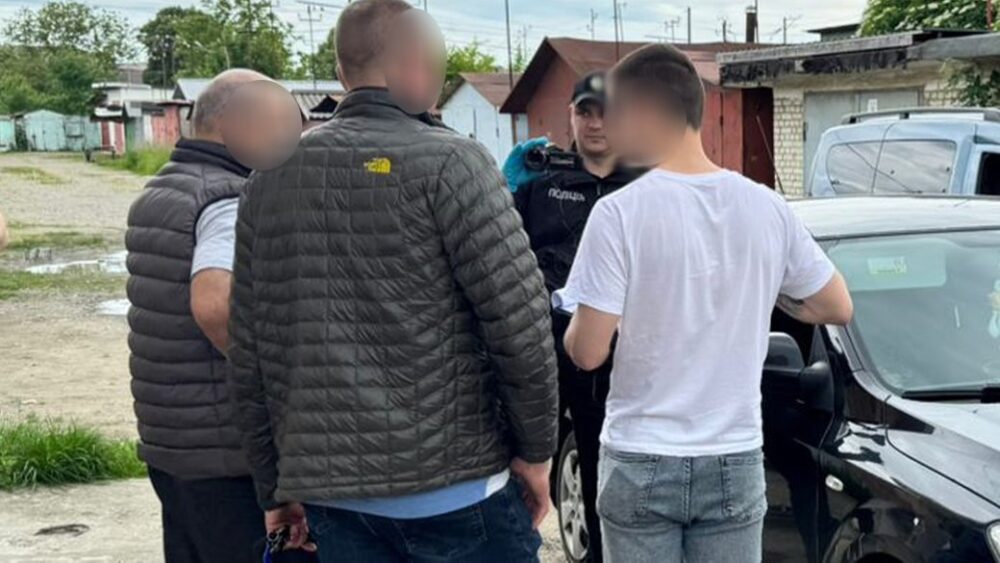 Двох пенсіонерів на Львівщині судитимуть за торгівлю наркотиками