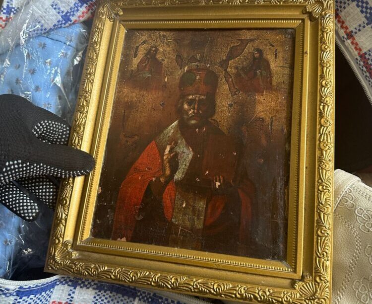 Львівські прикордонники виявили ікону невідомого походження