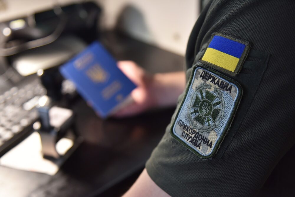 Львівські прикордонники затримали чоловіка, який був у розшуку