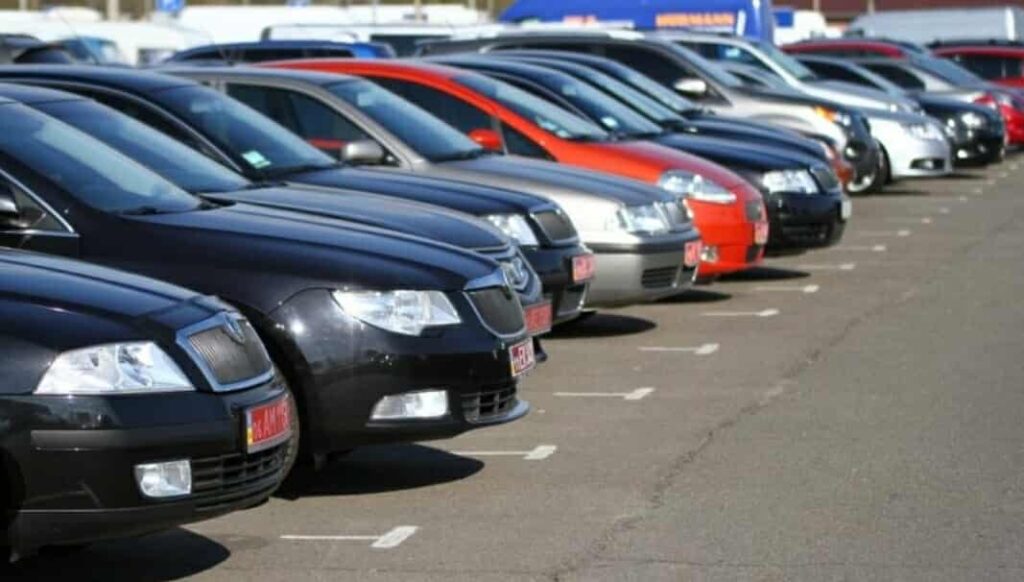 Іноземець ввіз понад 20 автівок під виглядом гумдопомоги на Львівщину