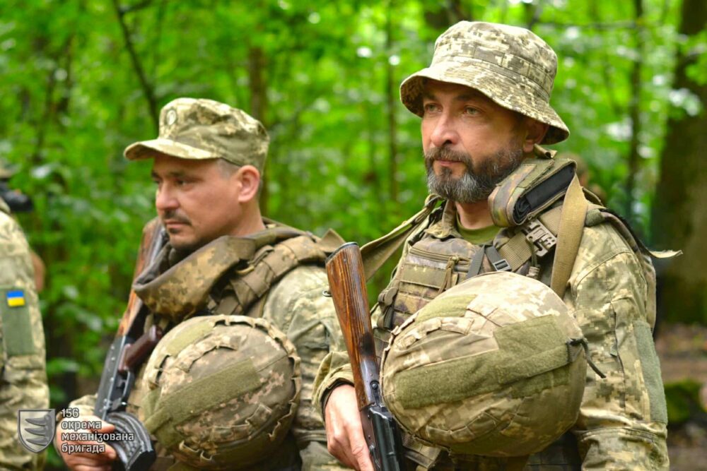 Військовослужбовці 156-ї бригади отримали відзнаки за бойову роботу на ...