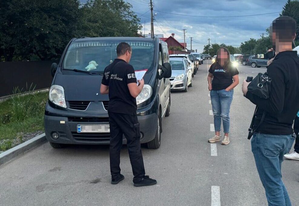 На Львівщину ввезли понад 300 автомобілів під виглядом допомоги ЗСУ
