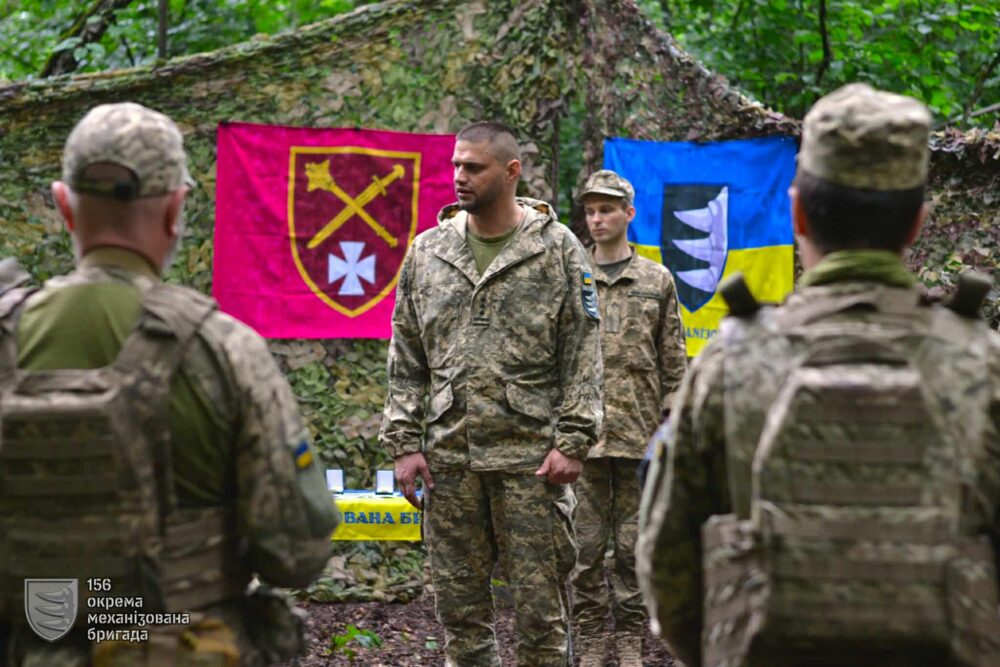 Військовослужбовці 156-ї бригади отримали відзнаки за бойову роботу на передовій