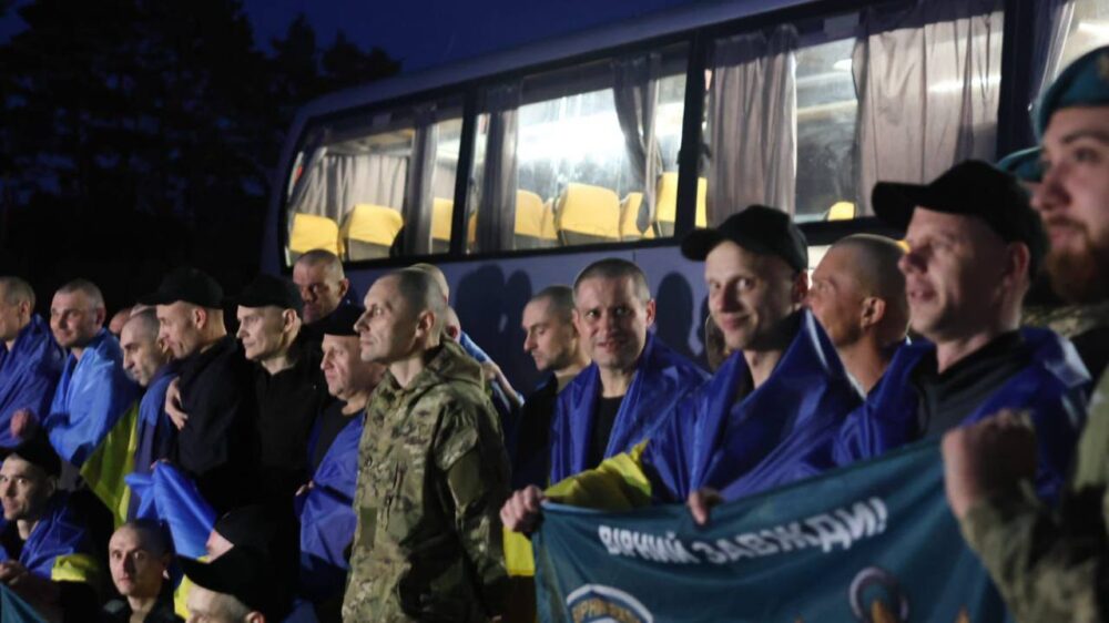 З російського полону повернулися 13 захисників зі Львівщини