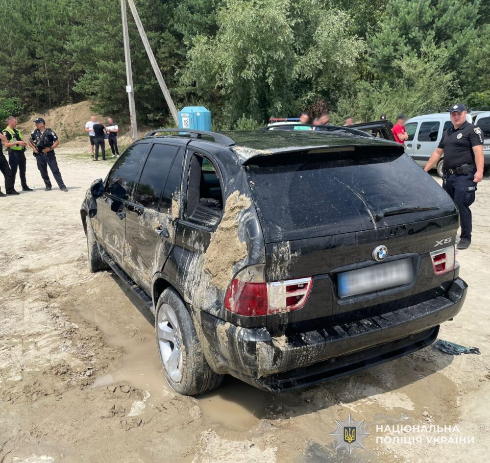 Поліція затримала 27-річного водія, який п’яним злетів у Ясниський кар’єр поблизу Львова