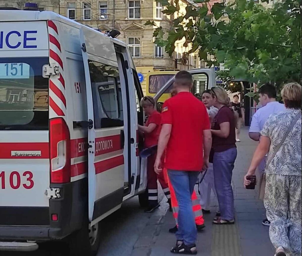 У Львові пасажирка отримала перелом передпліччя через різке гальмування маршрутки
