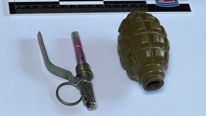 На Львівщині чоловік попросив продавчиню в магазині заховати гранату