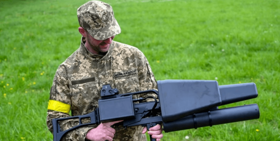 Експосадовця на Львівщині викрили у зловживаннях на 1,7 млн грн при закупівлі антидронових рушниць для ЗСУ
