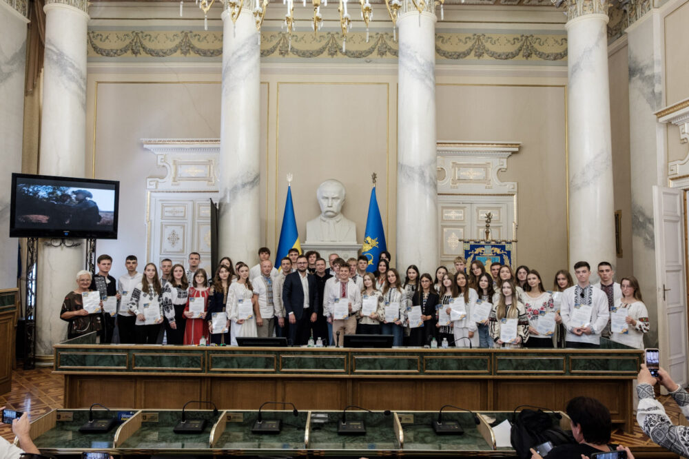 На Львівщині відзначили випускників з найвищими балами НМТ та переможців міжнародних олімпіад (фото)