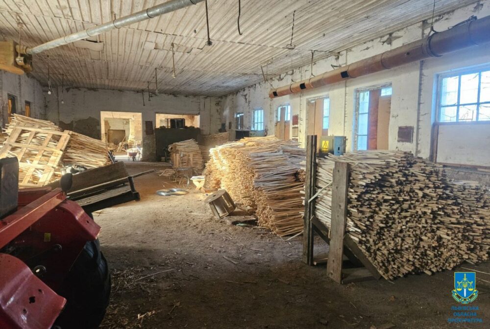 На Львівщині судитимуть підприємицю, яка організувала контрабанду лісоматеріалів на 300 тис. грн