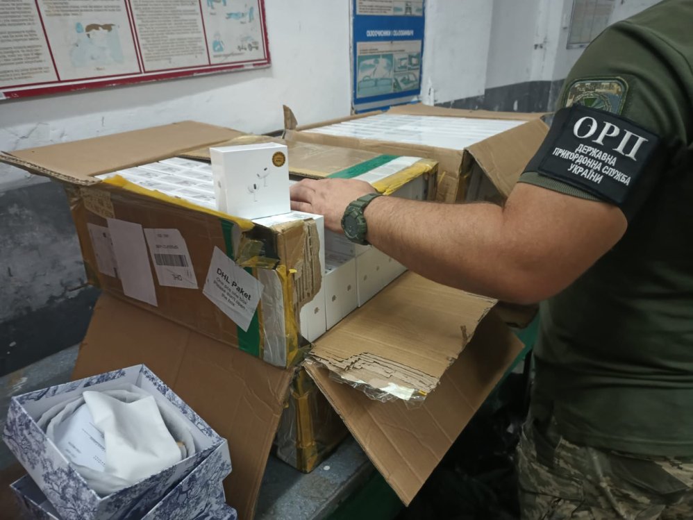 У ПП “Шегині” львівські прикордонники виявили контрабанду на 1,7 млн гривень