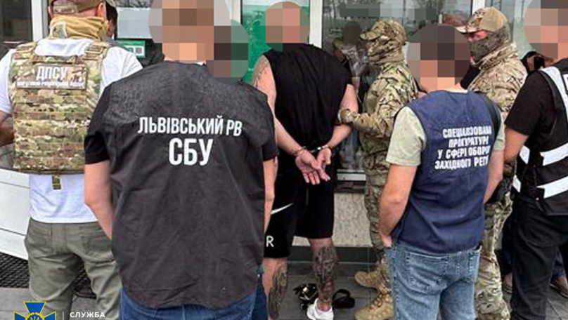 15 тисяч доларів з “клієнта”: на Львівщині викрили чергову схему втечі ухилянтів за кордон