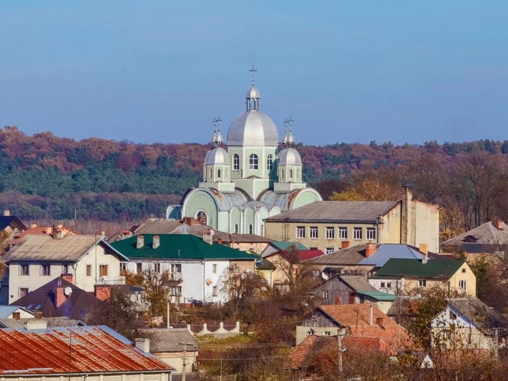 В Івано-Франковій громаді Львівщини звільнили заступника голови та ініціювали відставку старости