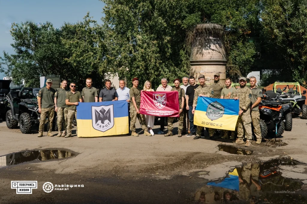 Фонд «Повернись живим» та Львівська ОВА передали військовим автівок на понад 24 мільйони (фото)