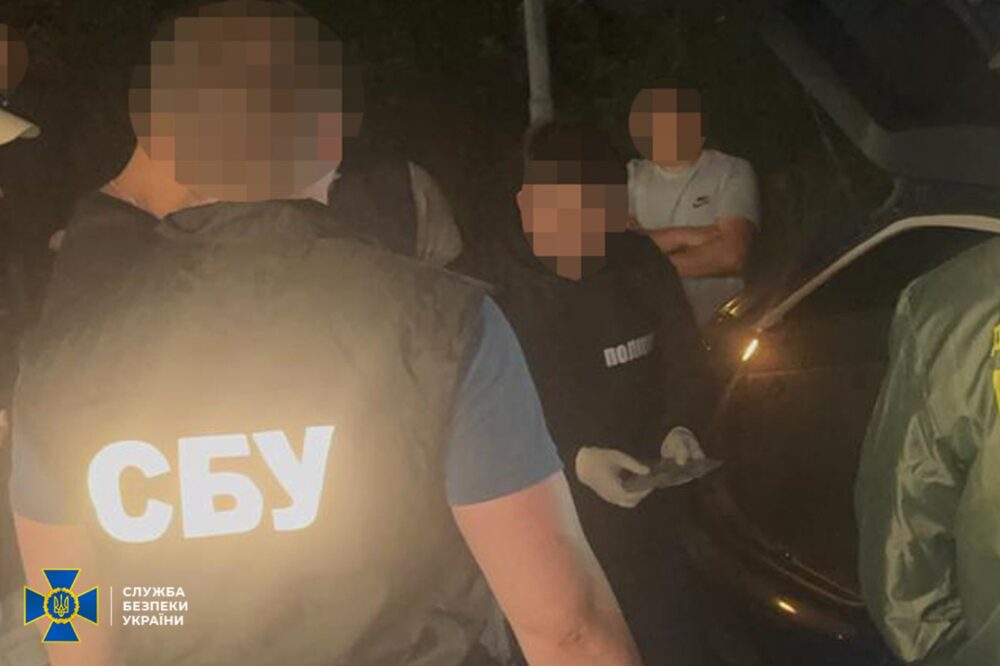 На Львівщині двоє ділків за 14 000 доларів продавали покроковий план втечі за кордон